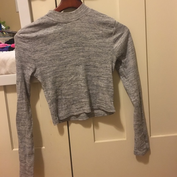 H&M Tops - H&M Grey long sleeve crop top